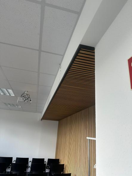 Lamellenwand Bürogebäude 